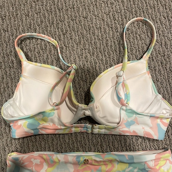 *Like New* VS High Waist Bikini - Picture 6 of 7